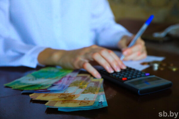 В Беларуси с 1 мая вырастет пособие по уходу за пожилым человеком старше 80 лет либо инвалидом I группы