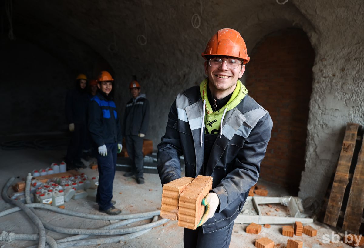 От грядки до конструкторского бюро. Как БРСМ помогает студентам и школьникам зарабатывать на каникулах