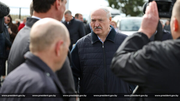 Александр Лукашенко сегодня посещает Мозырский район