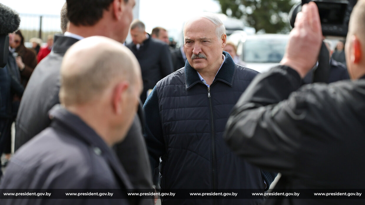 Александр Лукашенко сегодня посещает Мозырский район