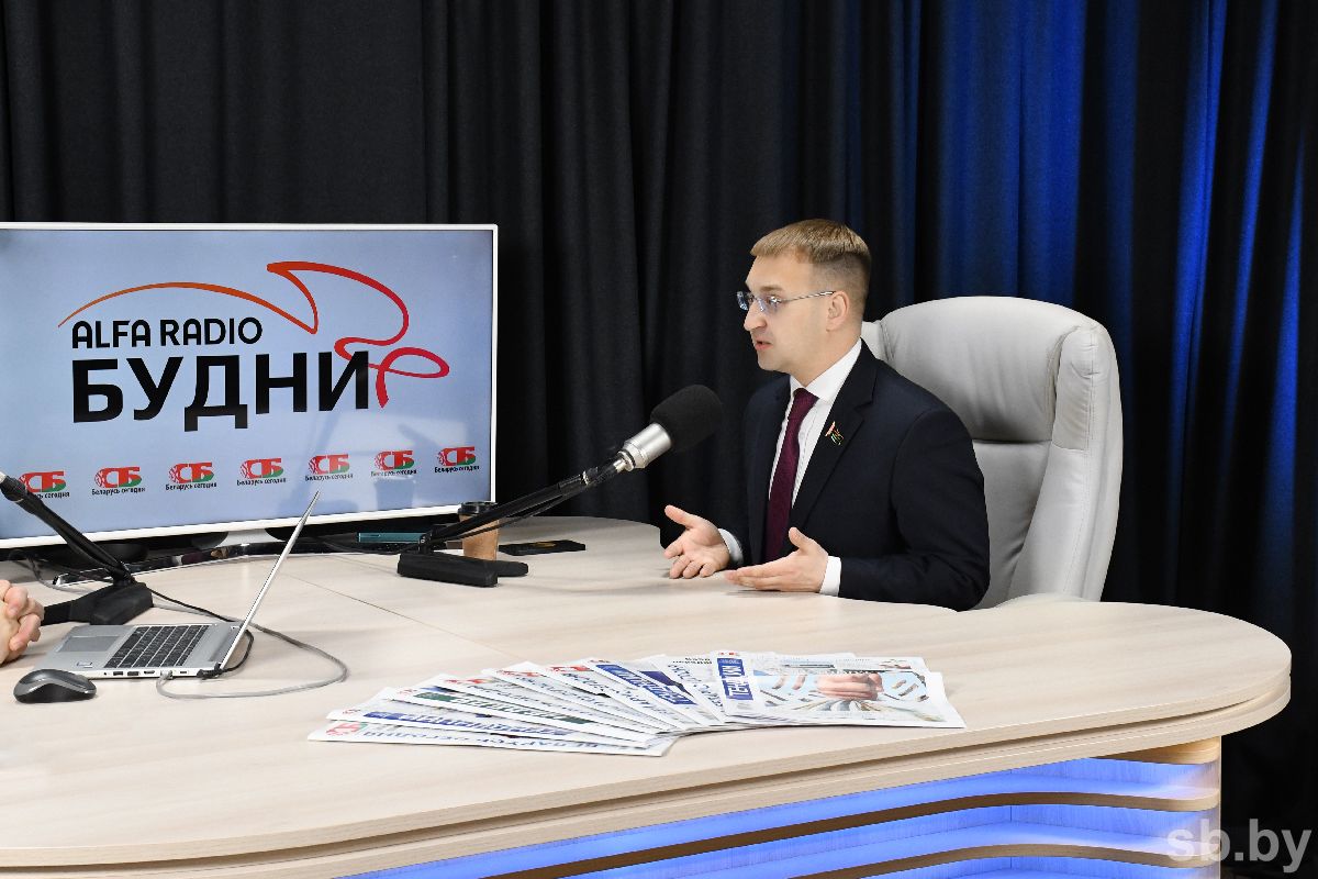 Чтобы люди оставались в регионах и работали — Клишевич о строительстве социальной инфраструктуры