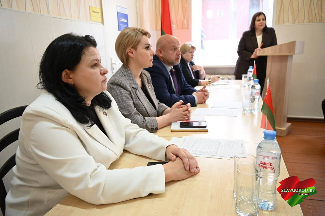 С заботой о людях: в Славгородском РЦСОН прошел «открытый диалог» с руководством района