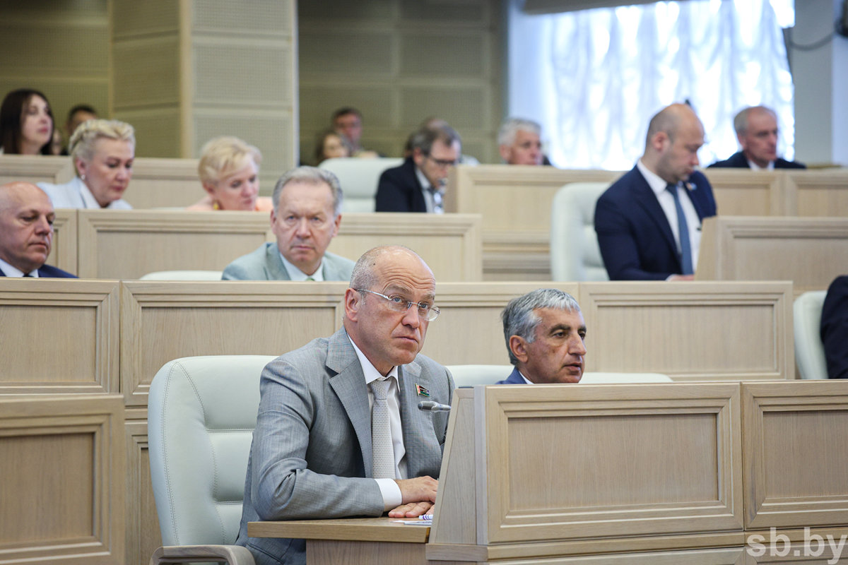 Изменение законов по вопросам железнодорожного транспорта одобрил Совет Республики