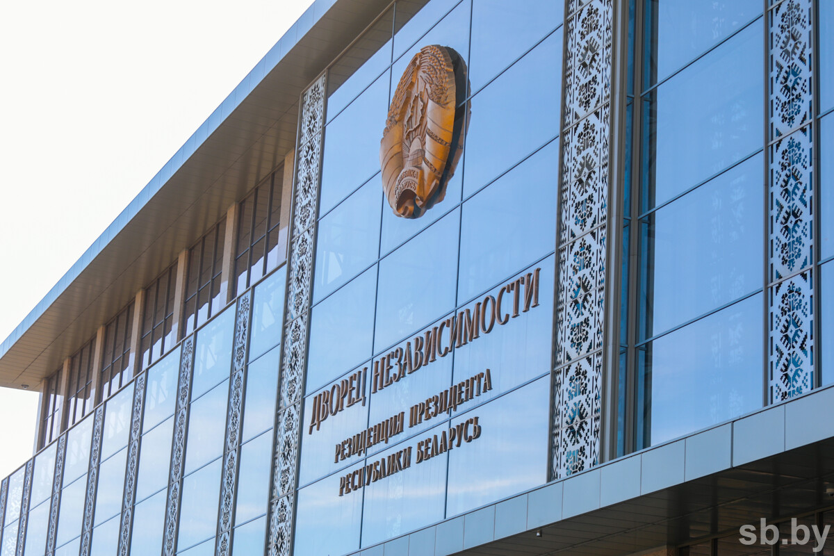 Александр Лукашенко заслушивает доклад о предложениях по корректировке плана строительства и развития Вооруженных Сил