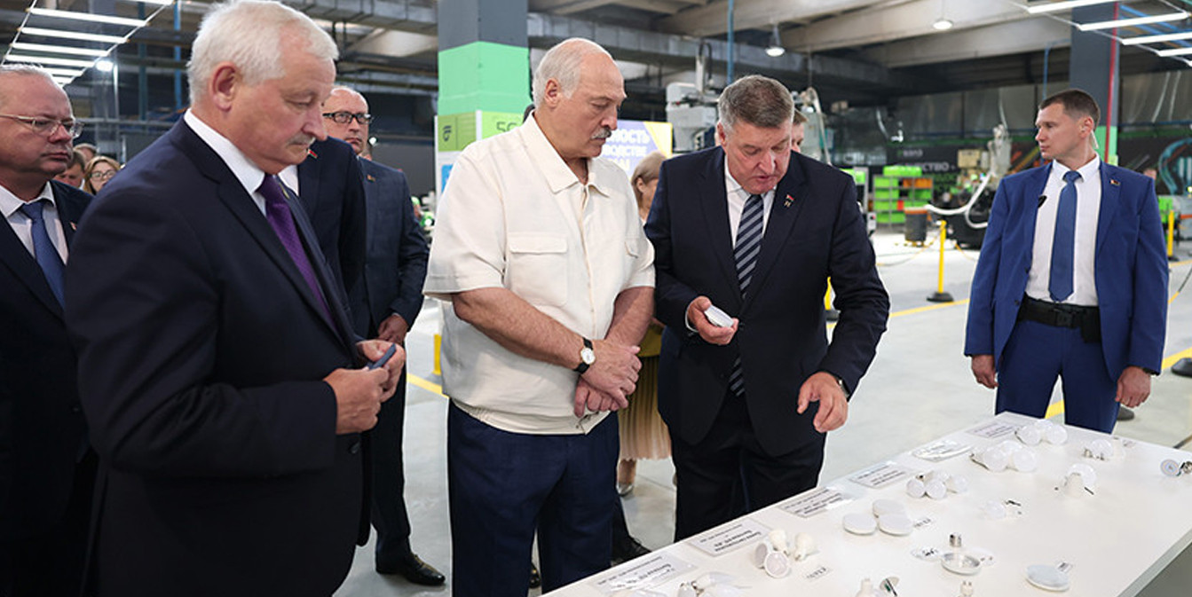 Александр Лукашенко обрисовал четыре ключевых направления стратегии развития Брестского электролампового завода