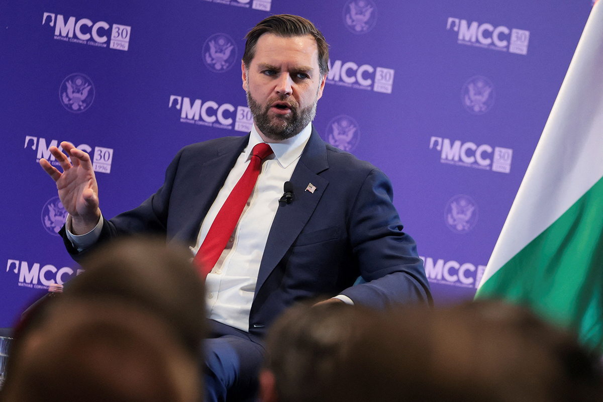 Вэнс заявил, что США используют метод кнута и пряника для решения разногласий с Ираном