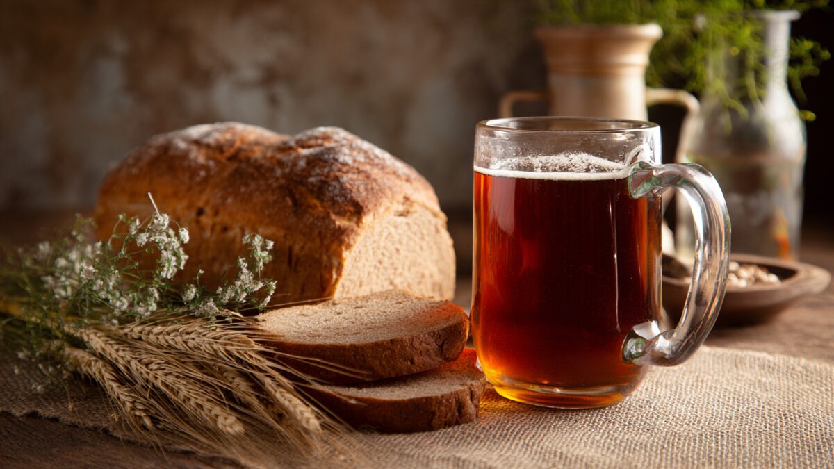 Сколько кваса безопасно пить в день, рассказал врач