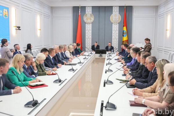 Крутой представил руководству Могилевской области нового помощника Президента — инспектора по региону