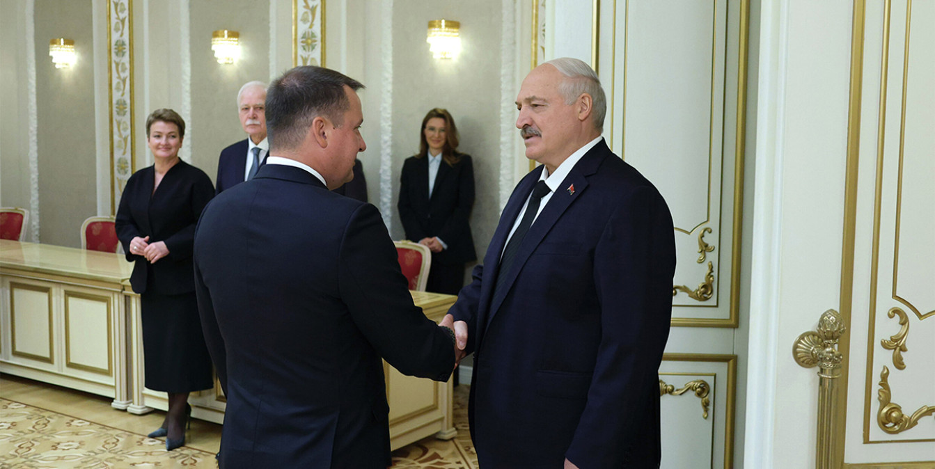 Президент Беларуси провел встречу с губернатором Архангельской области России