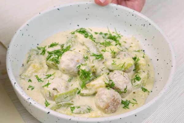 Сытный вкусный ужин: рецепт кабачков с фрикадельками
