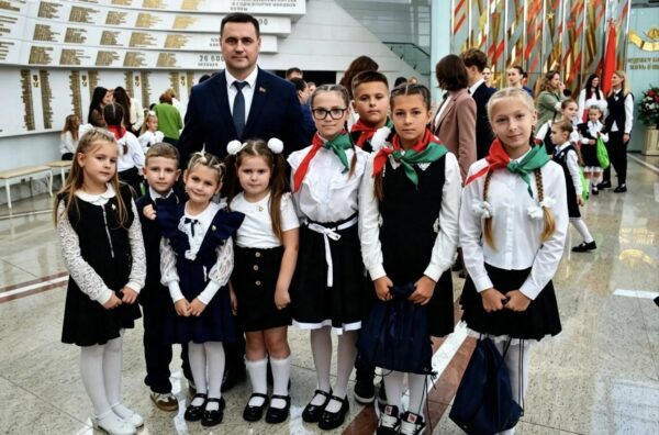 РАСТЕТ ДОСТОЙНАЯ СМЕНА!