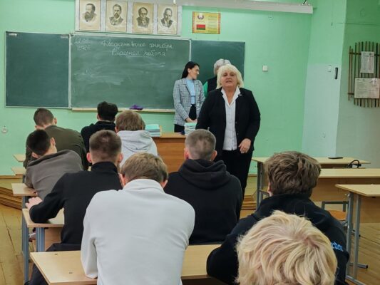«Защитить, а не запретить»: научить фильтровать «шум» и критически мыслить