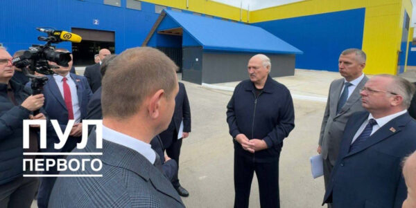 Александр Лукашенко посещает завод «АМКОДОР‑ЛЕСМАШ»