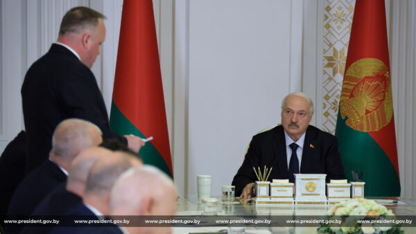 Александр Лукашенко поручил предоставить возможность выкупа арендного жилья у предприятий