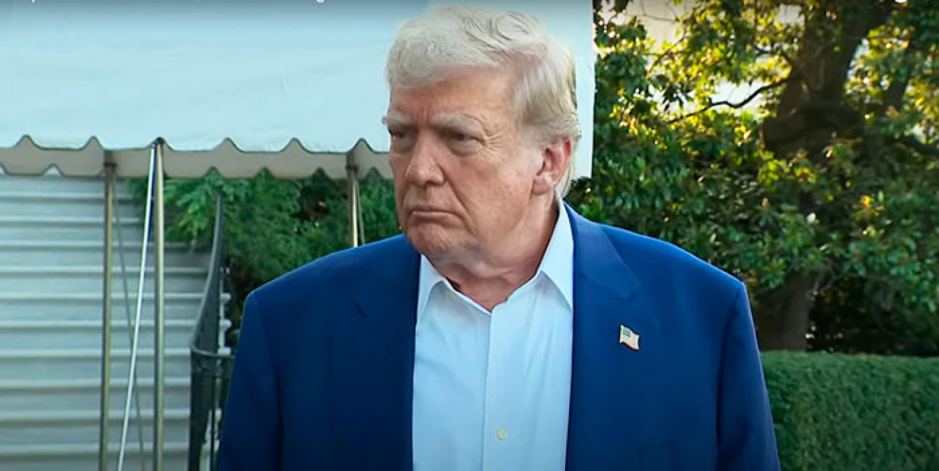 Трамп заявил, что Зеленский пообещал рассмотреть снижение ударов по российским НПЗ