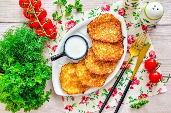 Драники и блюда из свежего урожая картофеля: секреты белорусских шеф-поваров