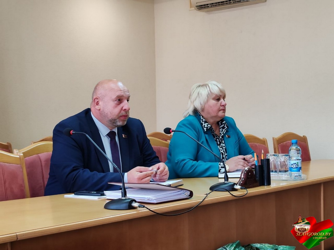 Итоги 890-летия, осеннее благоустройство и подготовка к зиме: председатель райисполкома Максим Потапенко провел рабочее совещание