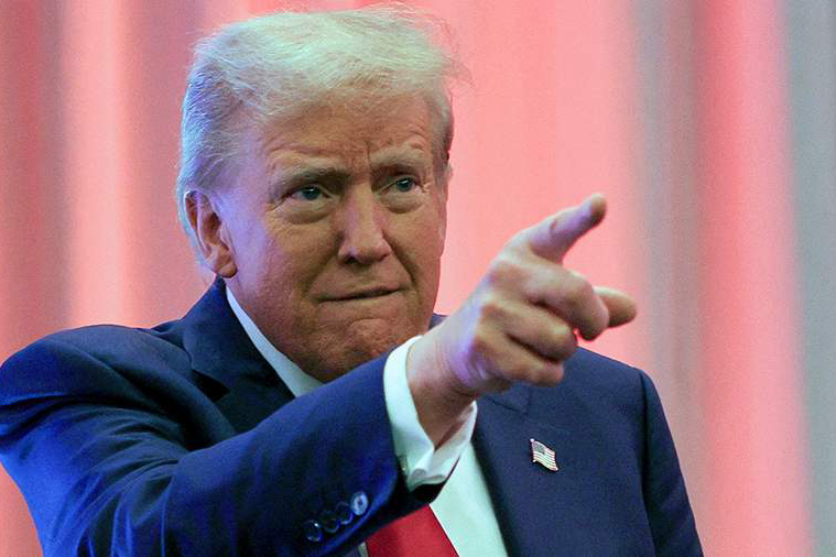 Трамп заявил, что хотел бы остаться президентом США на третий срок