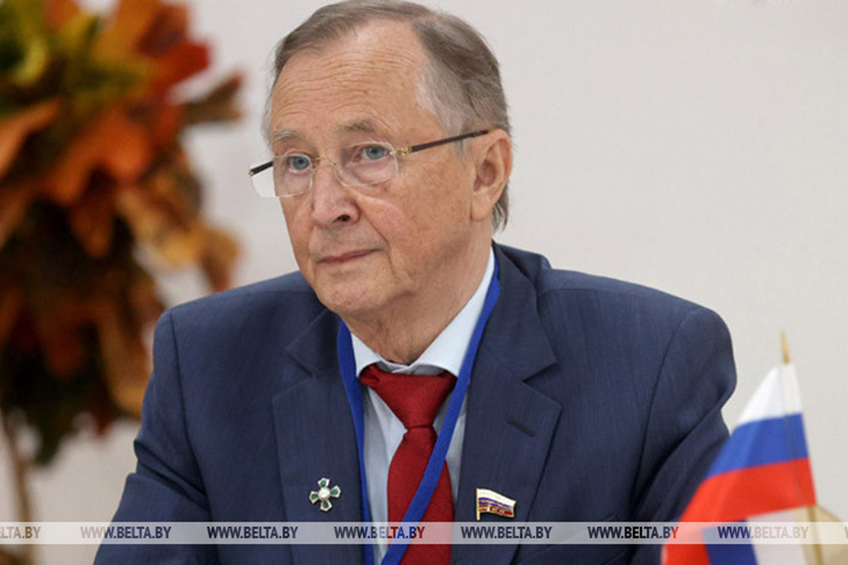 Александр Лукашенко наградил Николая Бурляева медалью Франциска Скорины